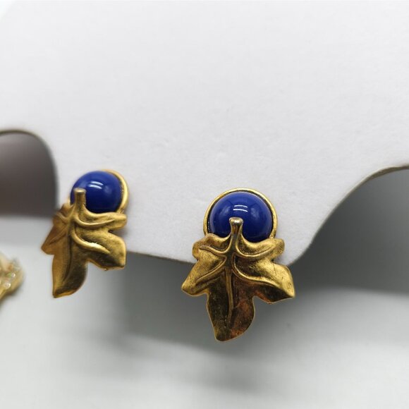 Vintage Gold Tone Leaf High End Clip On Earrings Blue Cabochon Accent 1.5 Inch - Picture 3 of 5